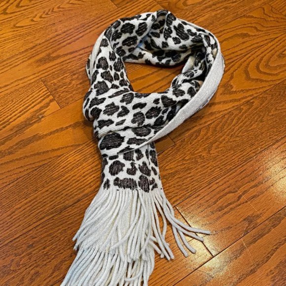 LIKE NEW! Lurex Blend Leopard Print Shimmer Fringed Scarf - Picture 2 of 4